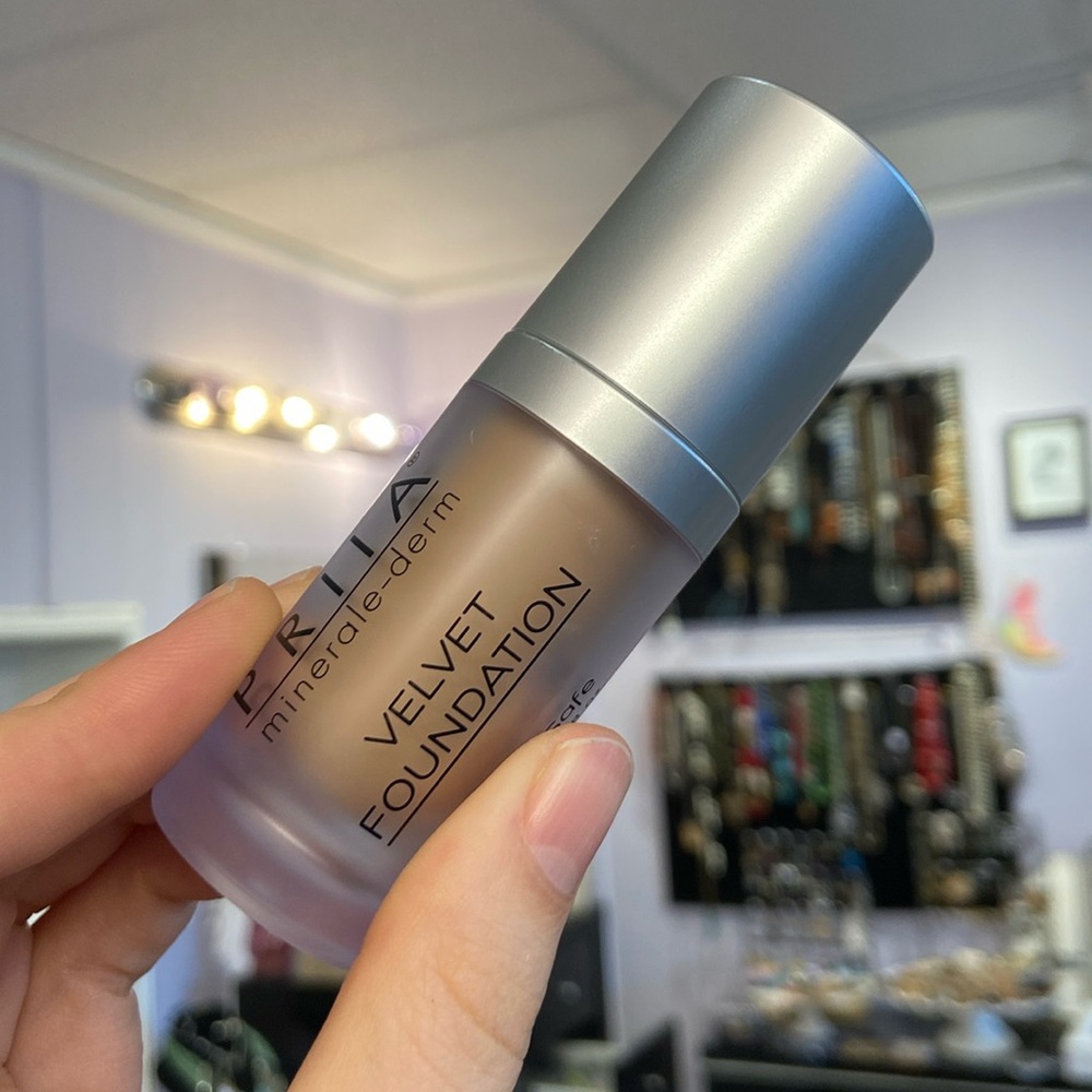 Brand New! Priia Minerale-derm Velvet Foundation - Acne Safe!